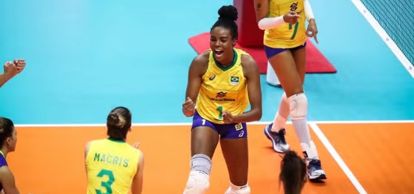 Bicampeã olímpica de vôlei anuncia aposentadoria