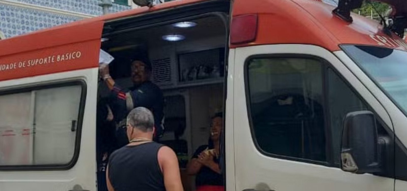 Dois homens são baleados em frente ao Mercado Modelo