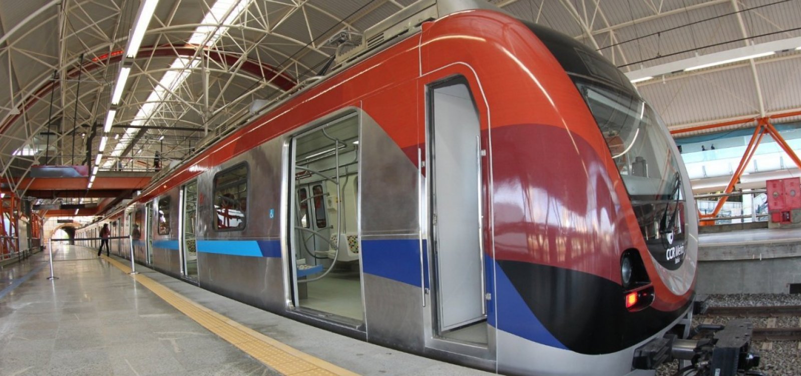 Após falha em trem, passageiros precisam evacuar metrô na Estação Acesso Norte