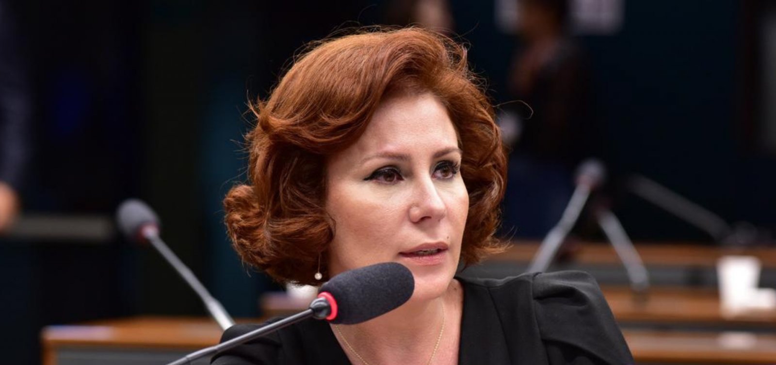 Após mal estar, Carla Zambelli falta a depoimento sobre invasão a sistema do CNJ