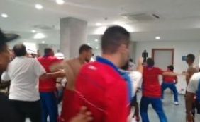 Jogadores do Bahia se envolvem em confusão nos vestiários; veja vídeo