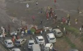 Em manifestação, grupo bloqueia dois sentidos da Estrada CIA-Aeroporto