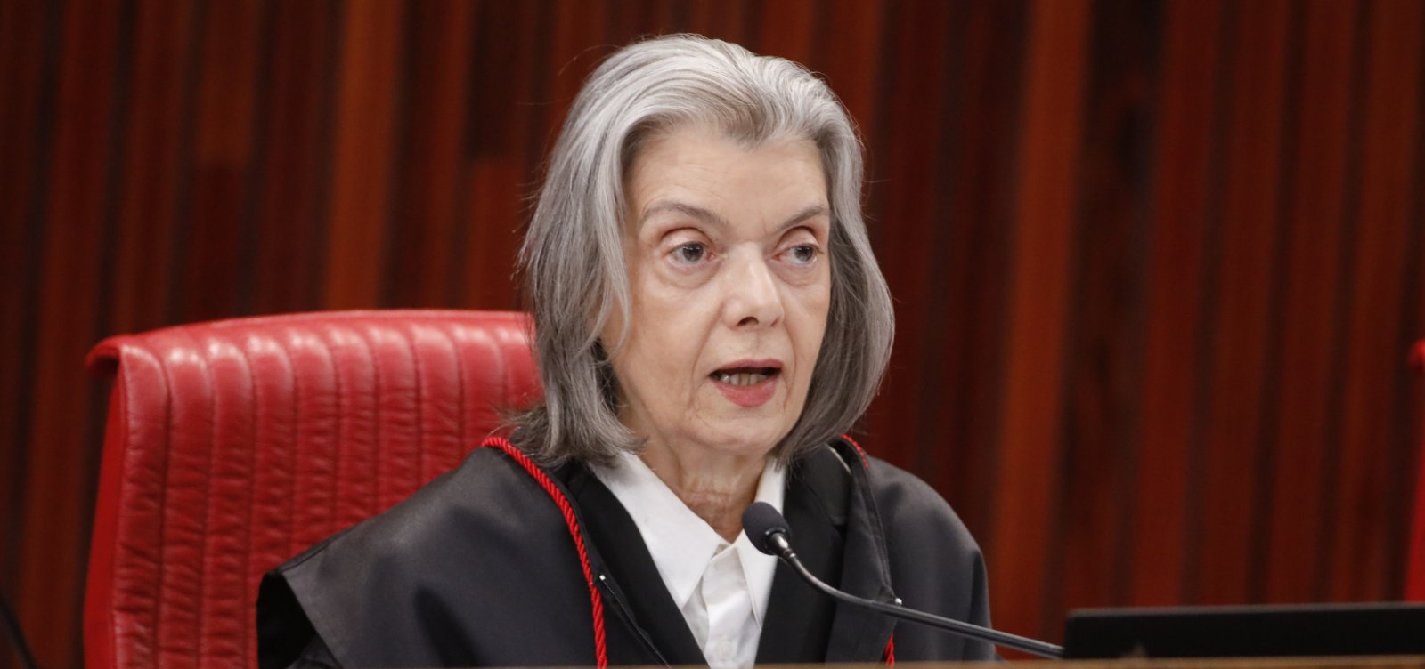 Ministra Cármen Lúcia pede "tranquilidade democrática e civismo" durante as eleições municipais