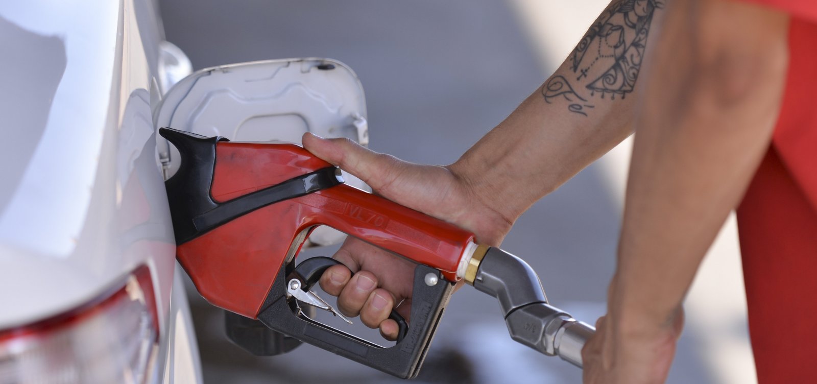 Preço da gasolina cai 2,5% para distribuidores da Bahia