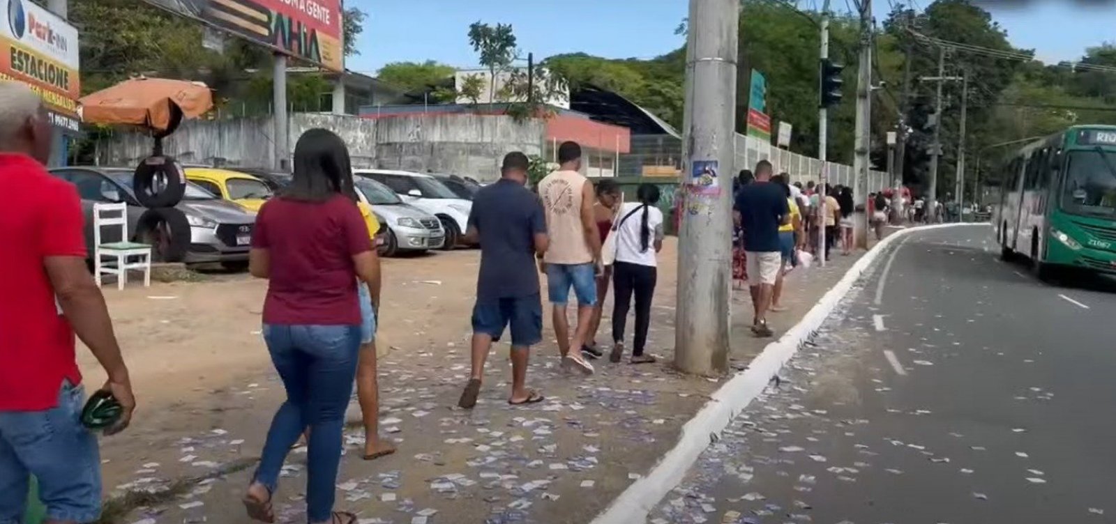 Após fila, eleitores relatam tranquilidade para votar no Colégio Evaristo da Veiga: "nunca foi tão fácil"