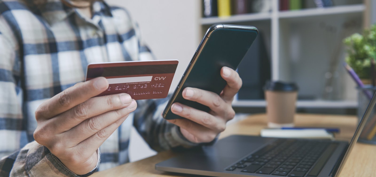 Golpe da 'falsa central eletrônica' ganha nova abordagem, alerta Febraban