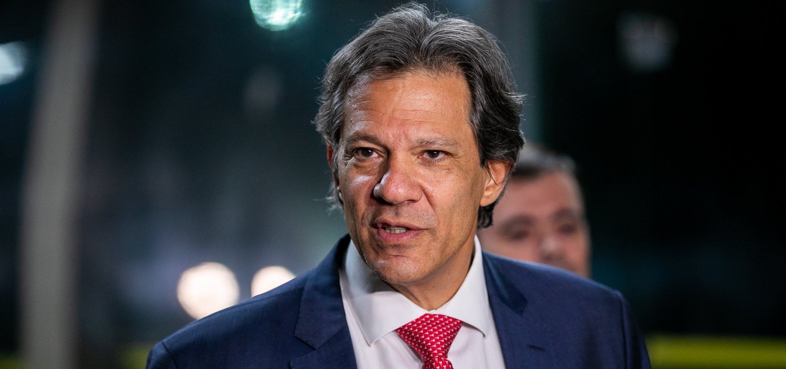 Haddad indica preocupação com resultado das eleições: "o mundo está mais conservador do que a gente imagina"