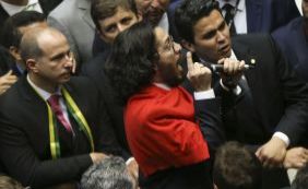 Jean Wyllys critica Bolsonaro: "Tolerei esses insultos por seis anos"
