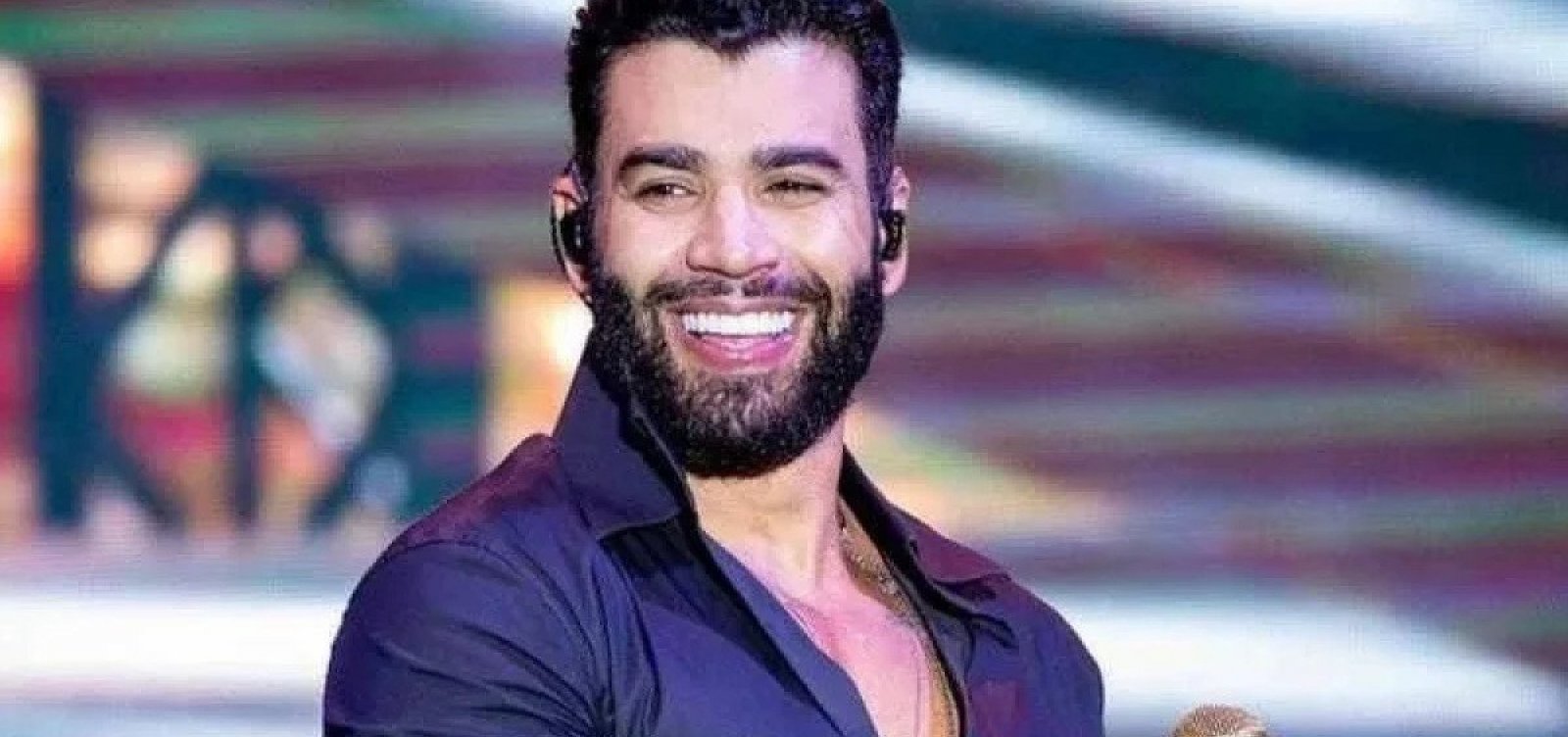 Gusttavo Lima ironiza bloqueio de seus bens durante show: "Se arrumarem um dinheiro emprestado eu aceito”