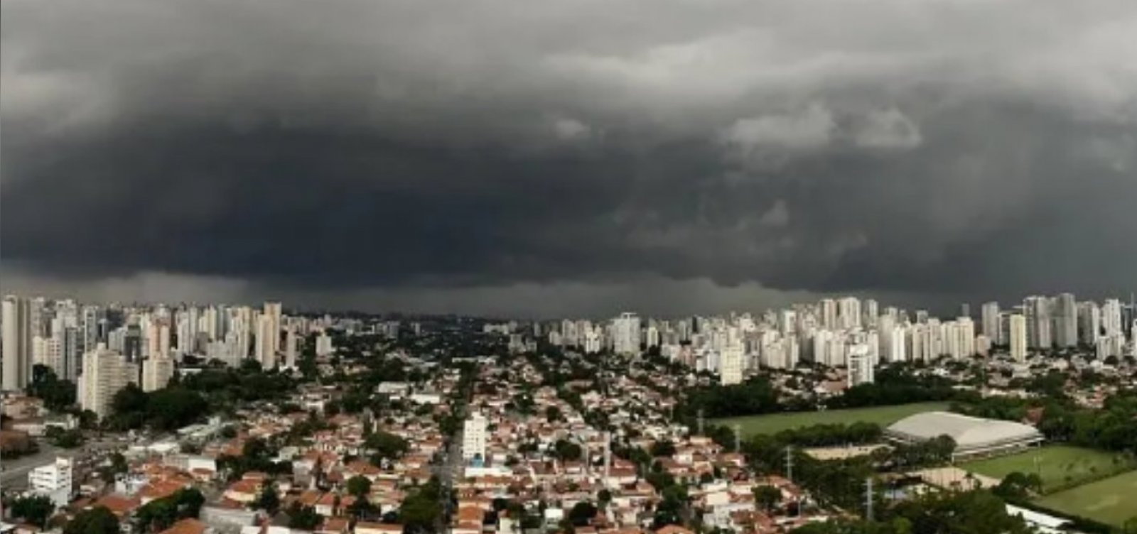 Governo de SP anuncia gabinete de crise e fiscalização da Enel para chuva esta sexta-feira