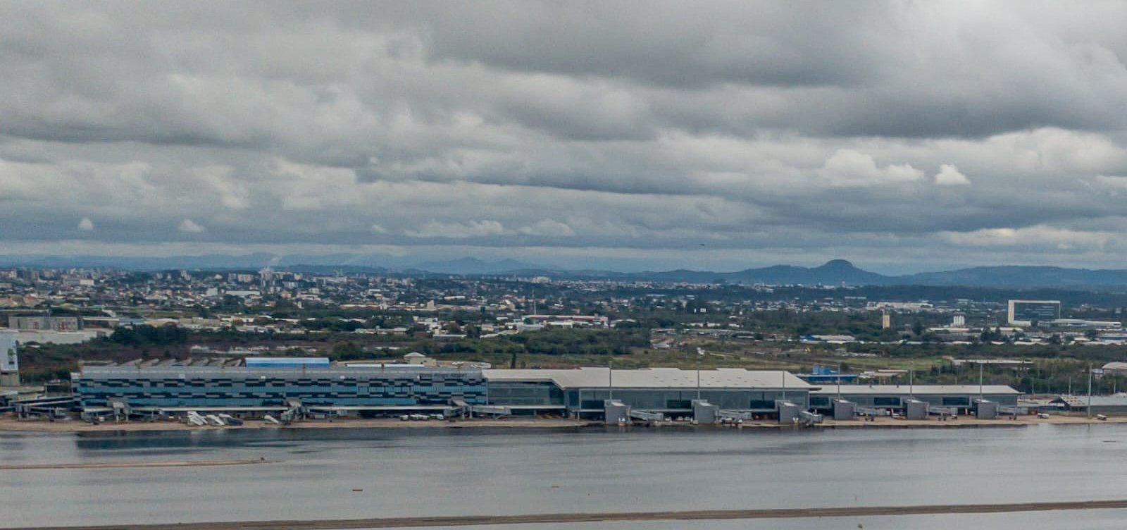 Aeroporto de Porto Alegre retoma operação comercial nesta segunda-feira após cinco meses fechado