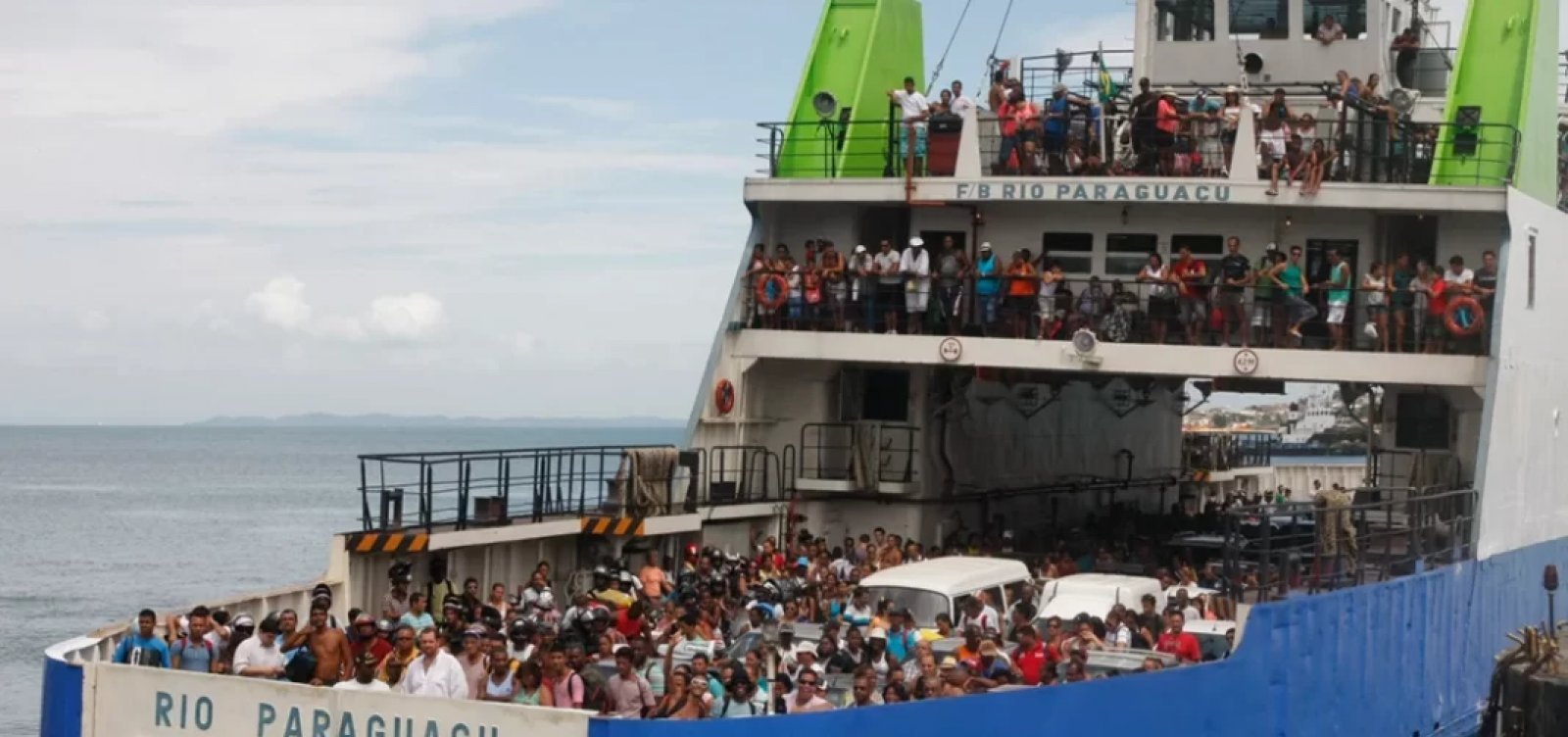 Fila de veículos do ferry-boat ultrapassa 4 horas no Terminal Bom Despacho  