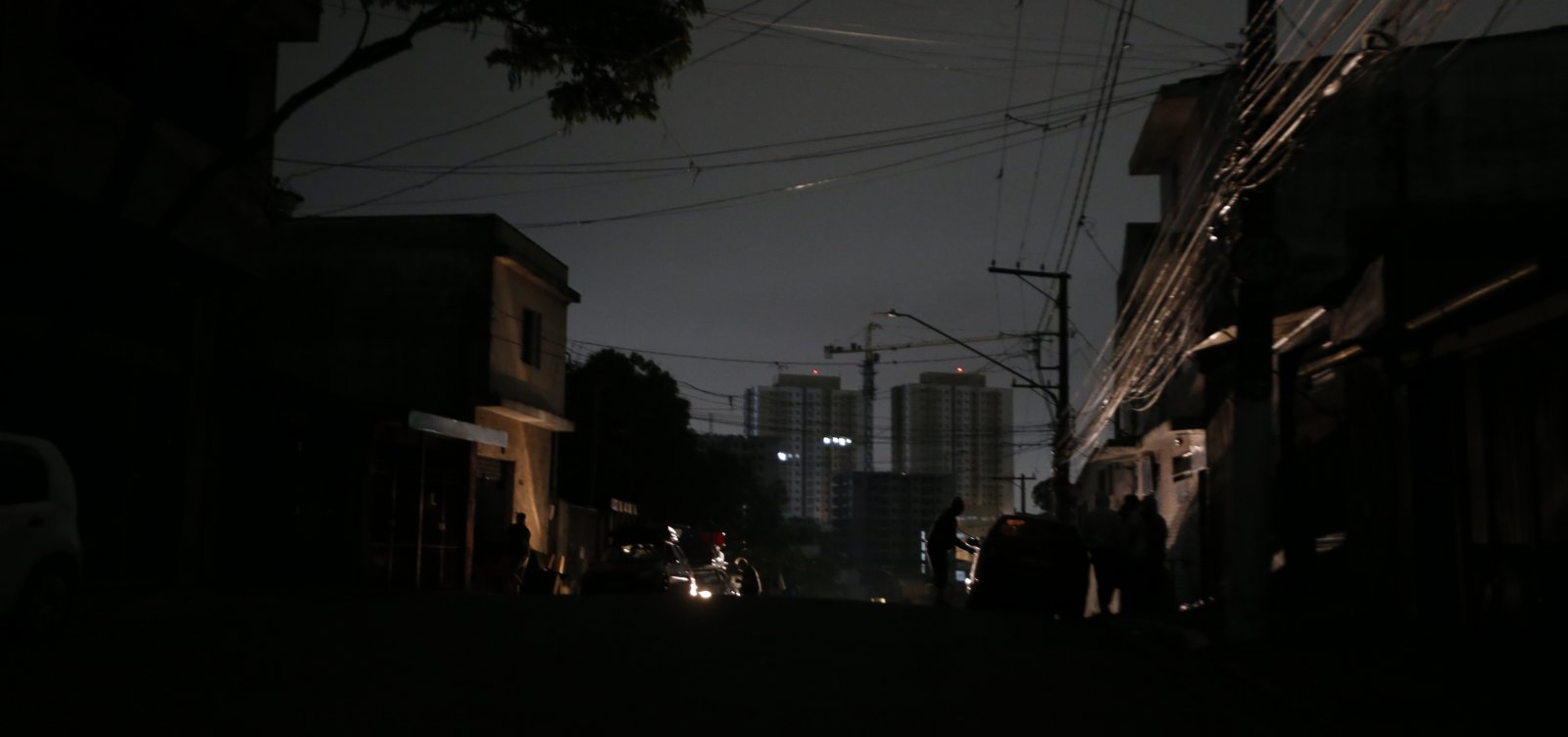 São Paulo enfrenta novo temporal e moradores ficam sem energia 