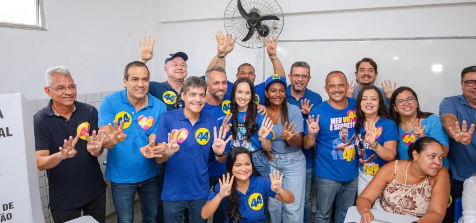 Ao lado de ACM Neto, Flávio Matos vota em Camaçari