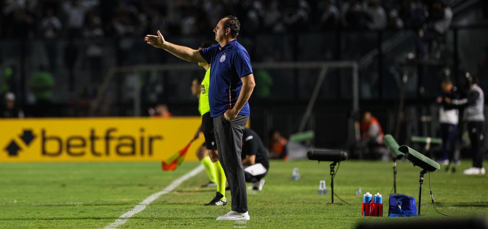 Após derrota para o Vasco, Ceni critica postura 'acomodada' do Bahia no início do jogo