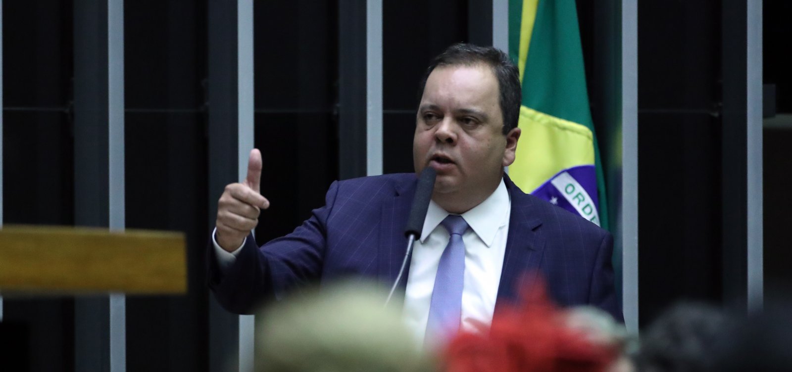 Elmar Nascimento desiste de candidatura à presidência da Câmara e deve anunciar apoio a Hugo Motta