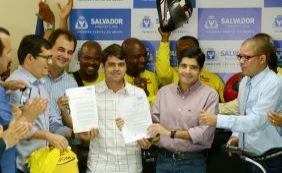 Prefeitura assina projeto de lei que regulamenta atividade de mototáxi