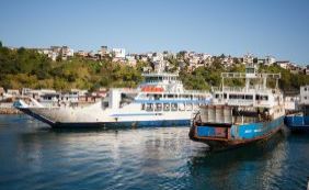 Pré-feriado: fluxo de veículos no ferryboat é intenso nesta quarta-feira