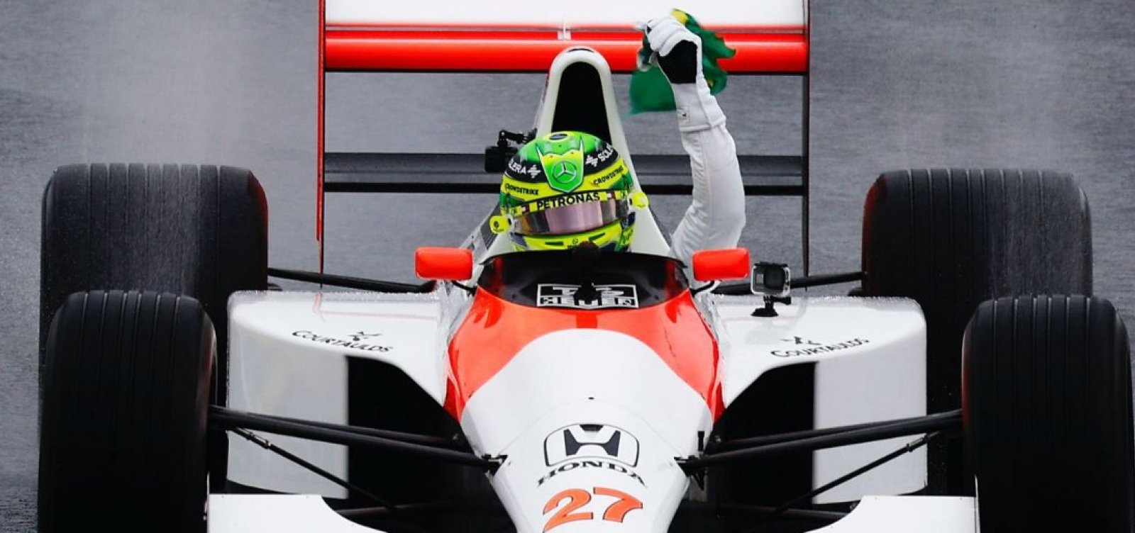 Hamilton pilota McLaren de Ayrton Senna em homenagem a brasileiro