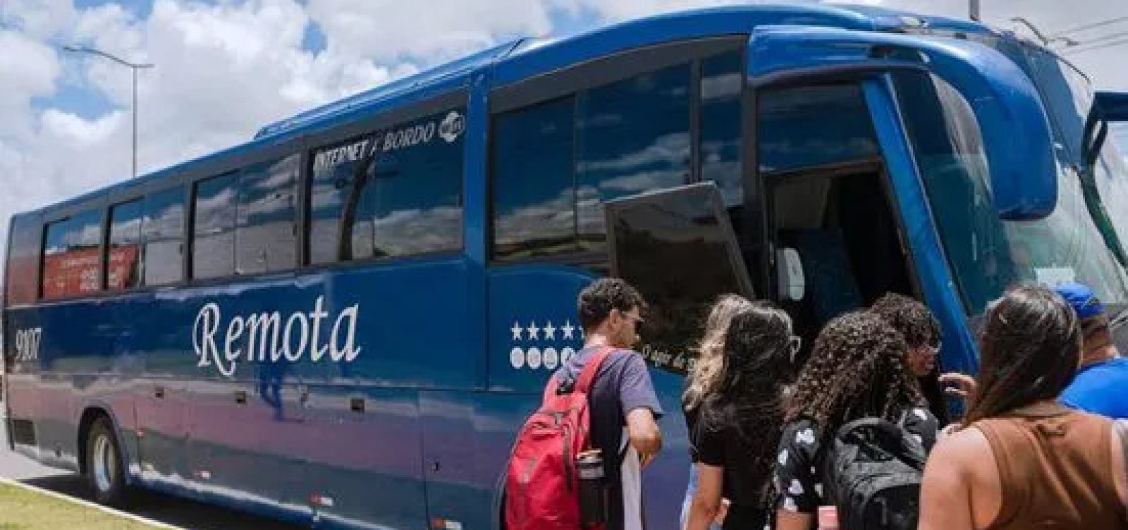 Prefeitura de Camaçari anuncia retomada do transporte universitário