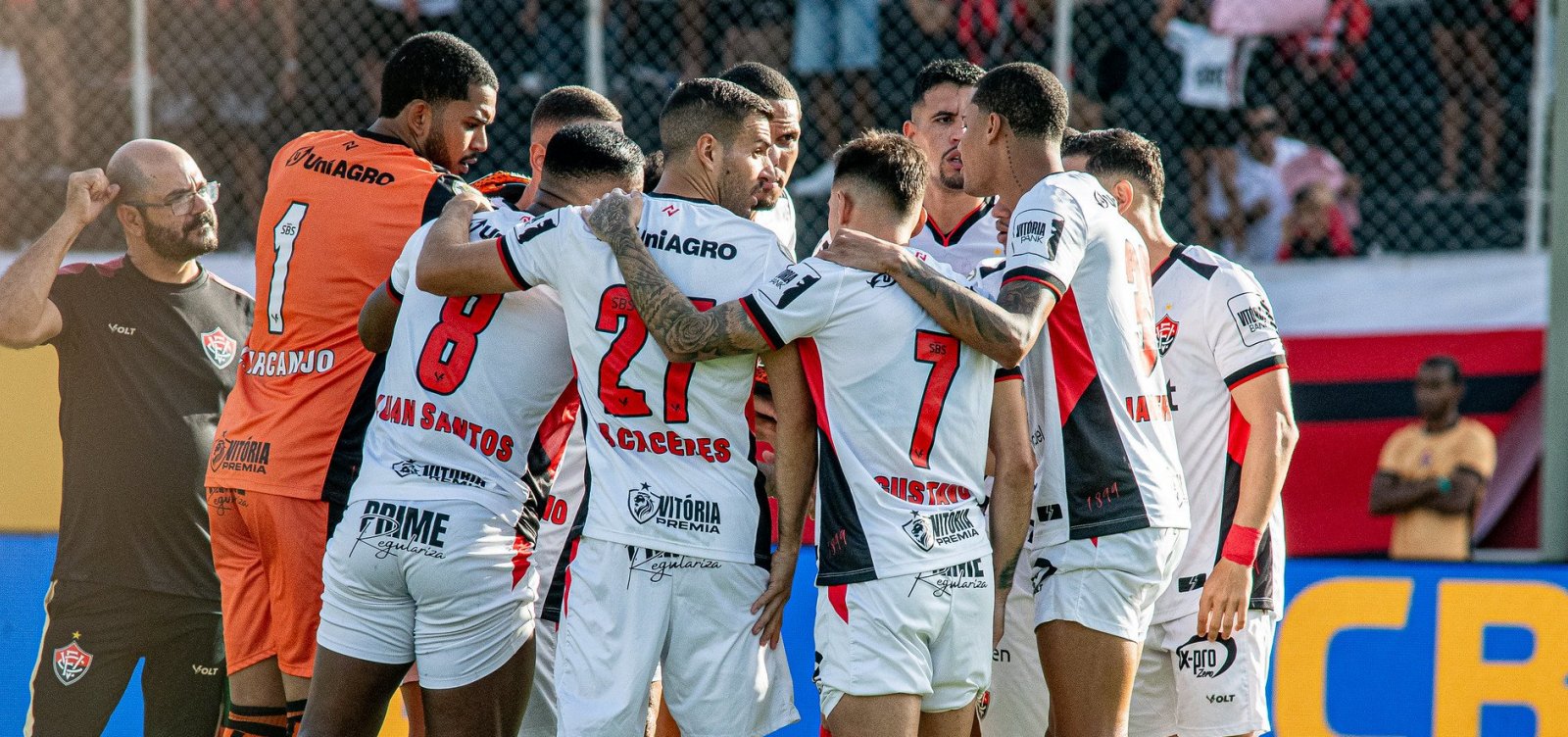 Vitória x Corinthians: veja onde assistir, horário e prováveis escalações do jogo