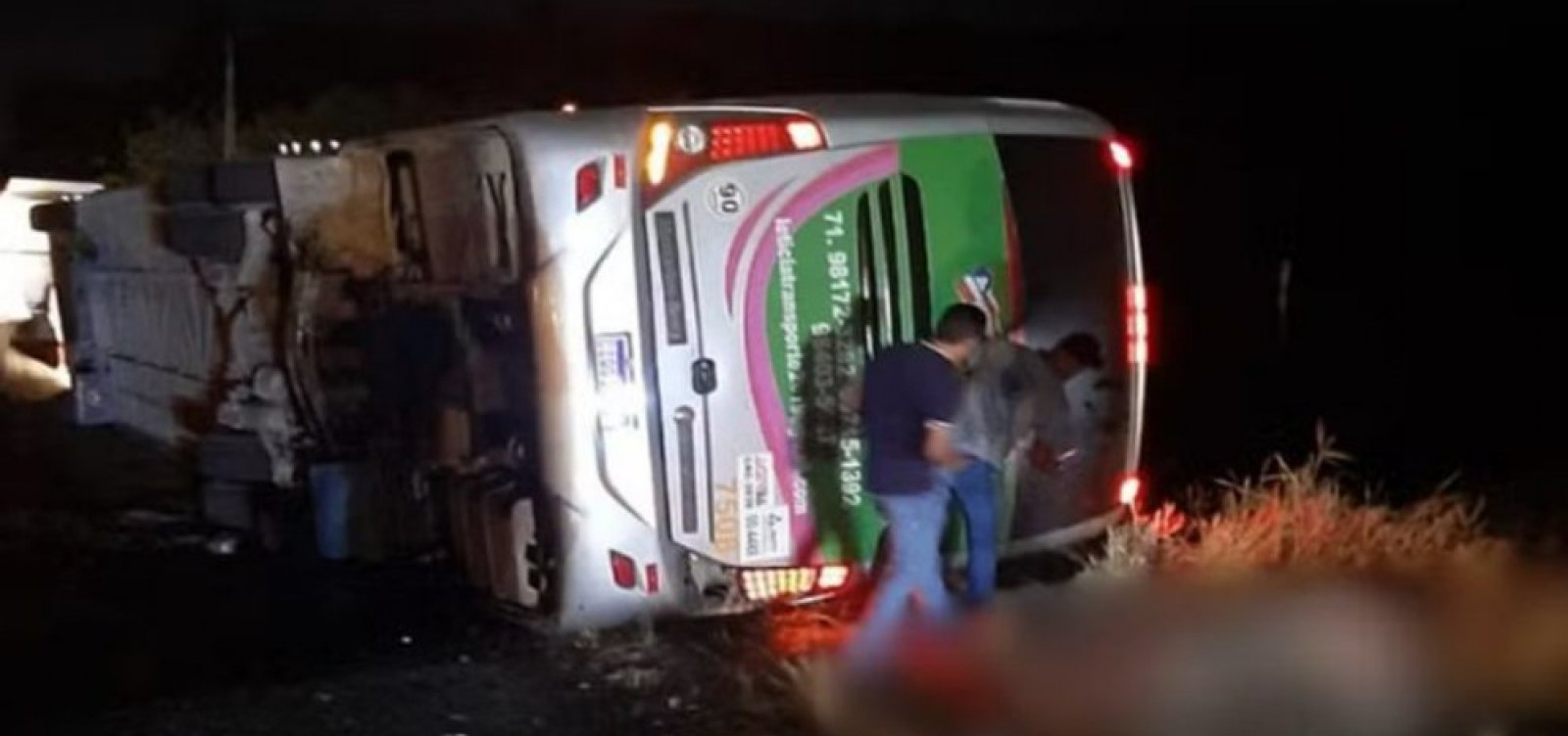 Quatro pessoas morrem e 11 ficam feridas em acidente de ônibus na Bahia