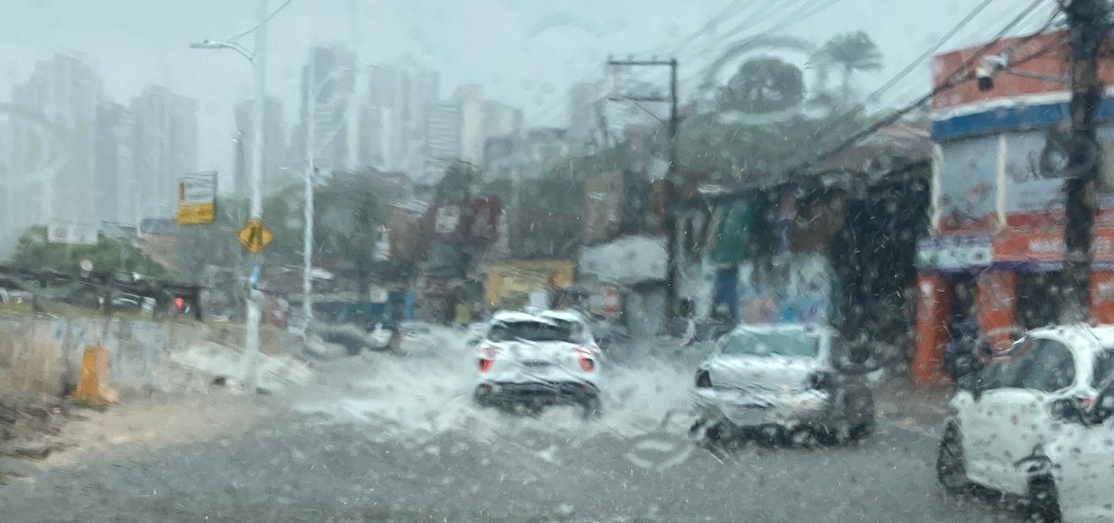 Salvador supera média histórica de chuva para novembro em apenas seis horas