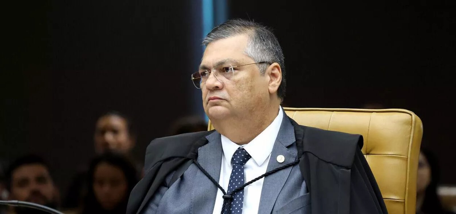 Dino mantém suspensão de emendas parlamentares e pede informações sobre repasses a ONGs