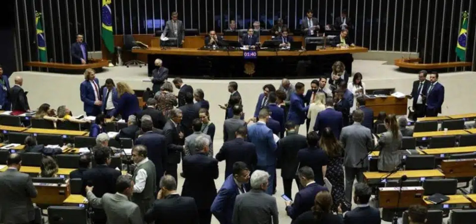 PEC que prevê fim da escala 6x1 recebe 18 assinaturas de deputados baianos; confira 