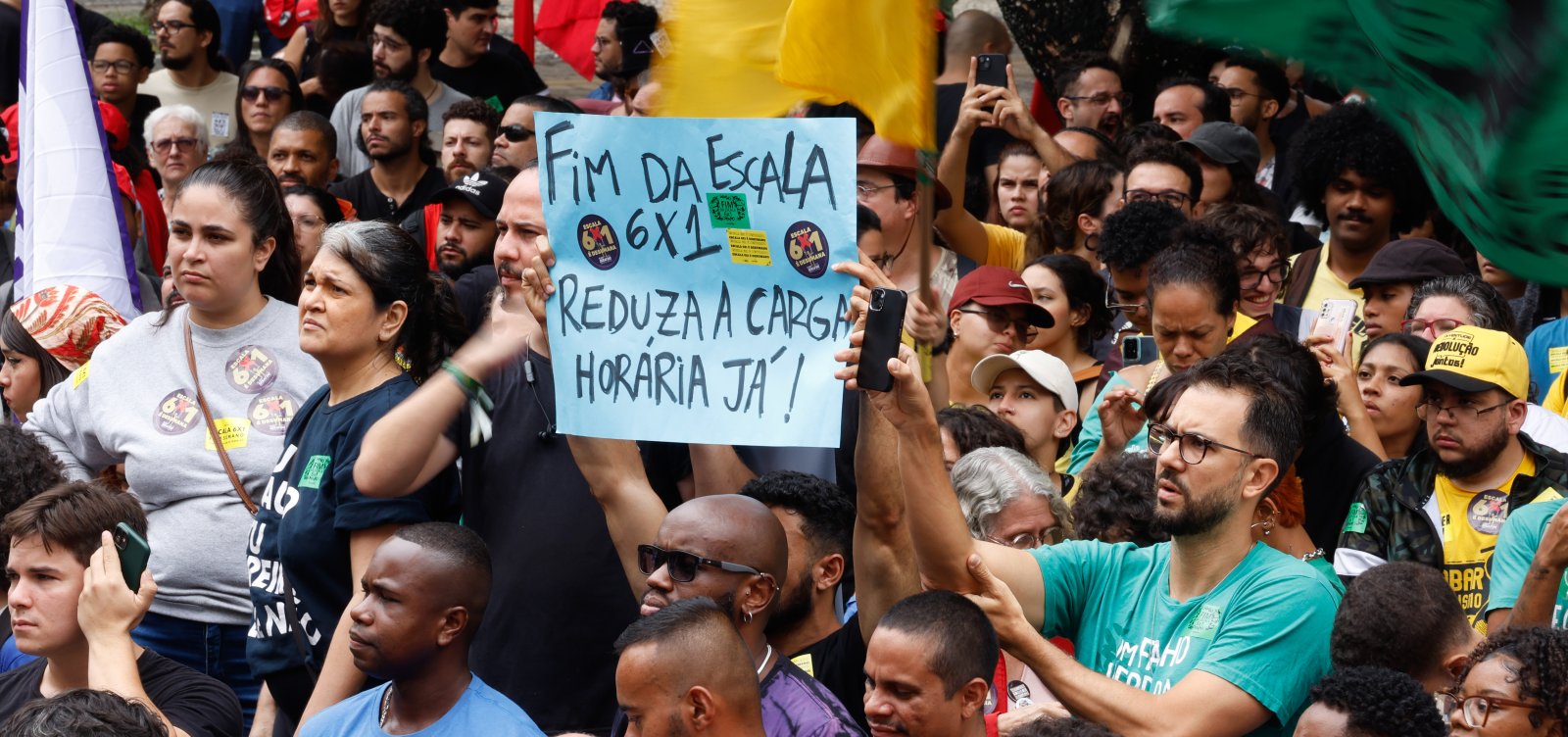 Manifestantes vão às ruas pelo fim da escala de trabalho 6x1