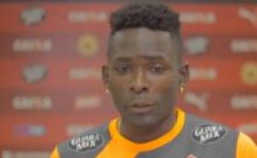 Vitória acerta contratação de Kanu, que só poderá jogar em junho