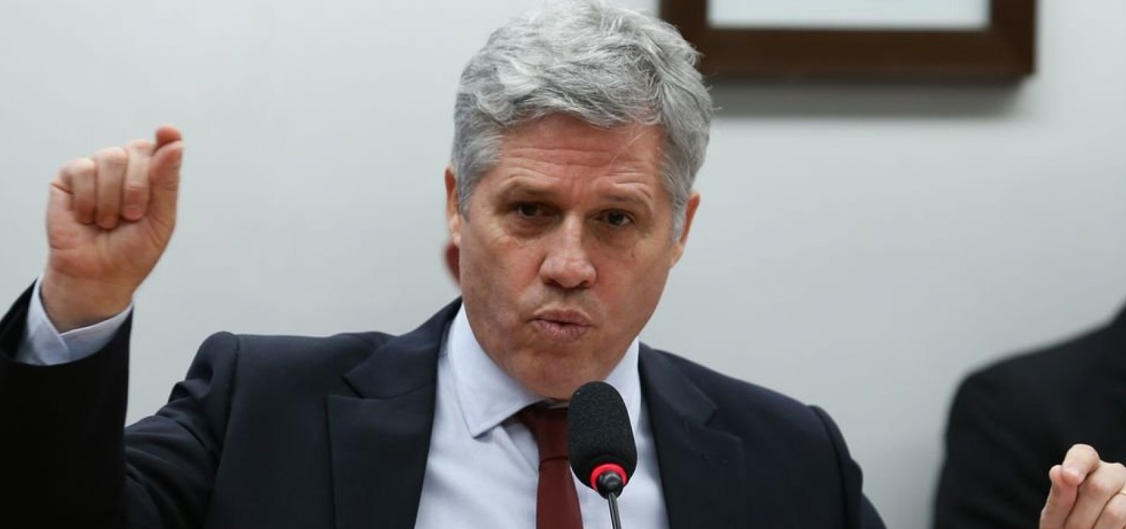 Ministro Paulo Teixeira defende Janja após xingamento a Elon Musk