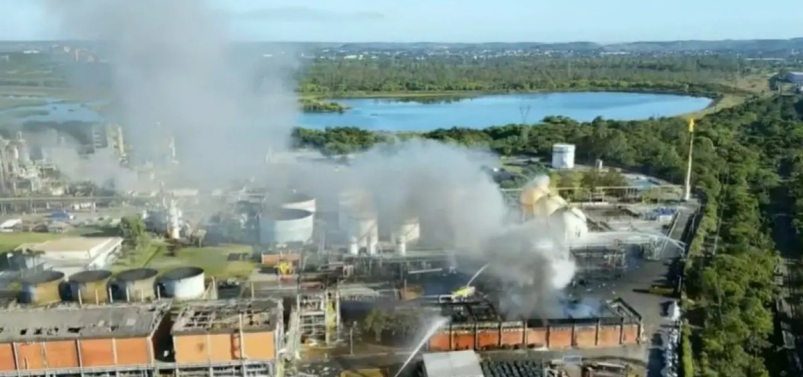 Explosão causa incêndio em unidade da Braskem no Polo Petroquímico de Camaçari