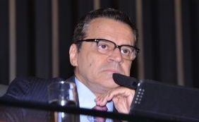 Dilma Rousseff exonera dois e nomeia quatro ministros