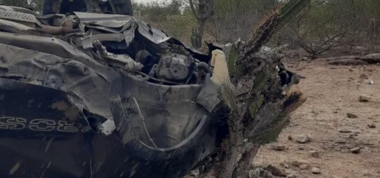 Carro capota, mata mulher e deixa cinco pessoas feridas em rodovia baiana