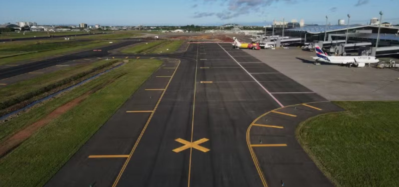 Aeroporto de Porto Alegre deve retomar voos internacionais em dezembro após reabertura em outubro