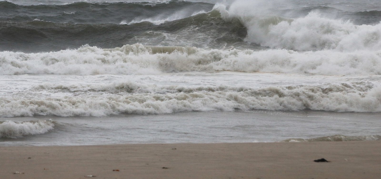 Marinha emite alerta e travessias são suspensas por mau tempo em Salvador