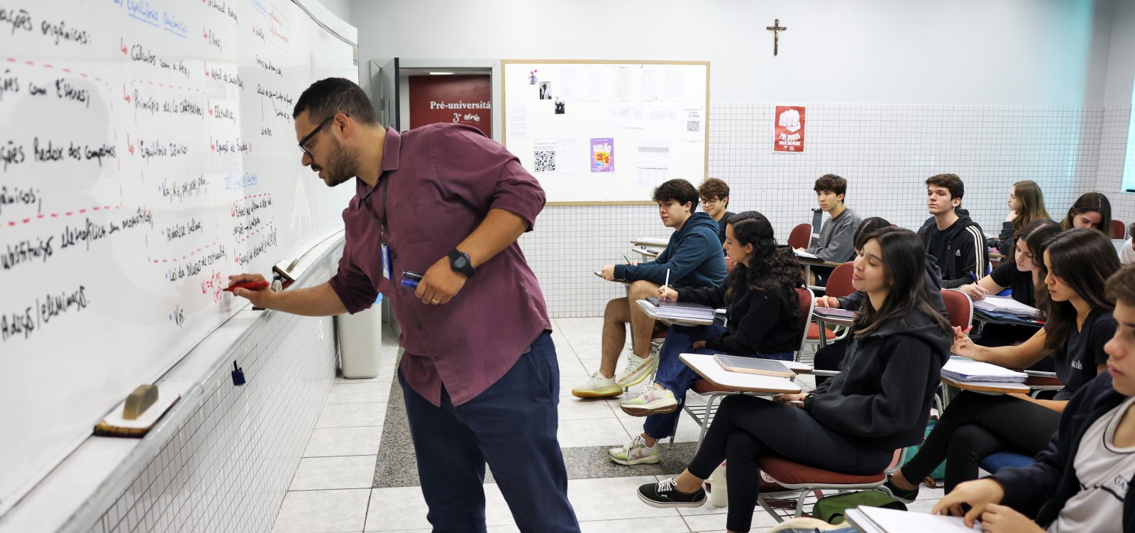 Programa Pé-de-Meia começa pagamentos nesta segunda-feira