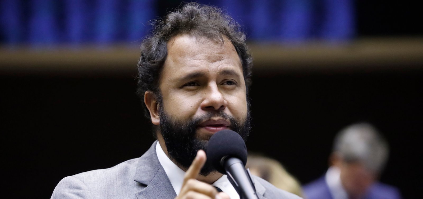 PSOL lança Pastor Henrique Vieira como candidato à presidência da Câmara