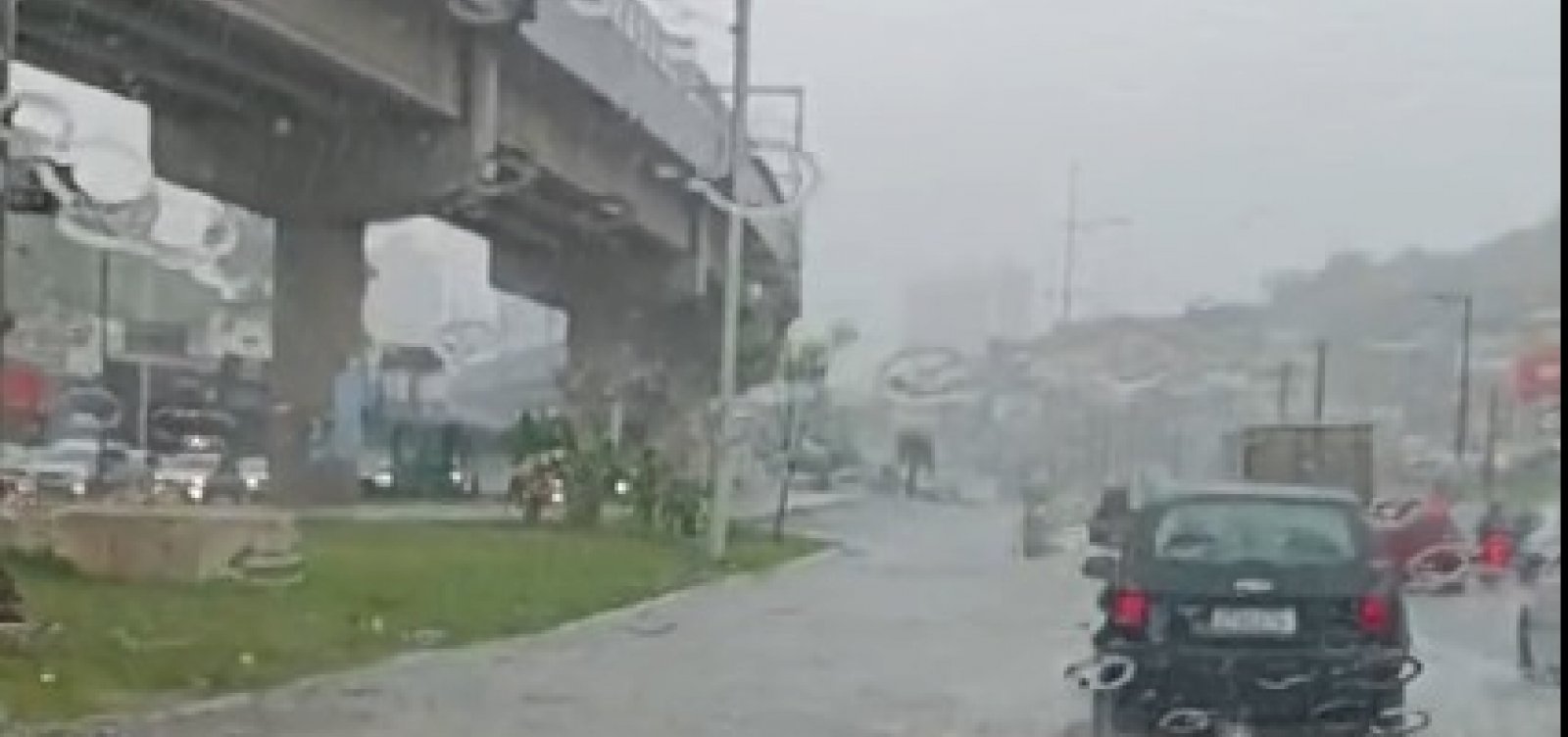 Chuva segue intensa nesta quarta em Salvador; mais sirenes são acionadas