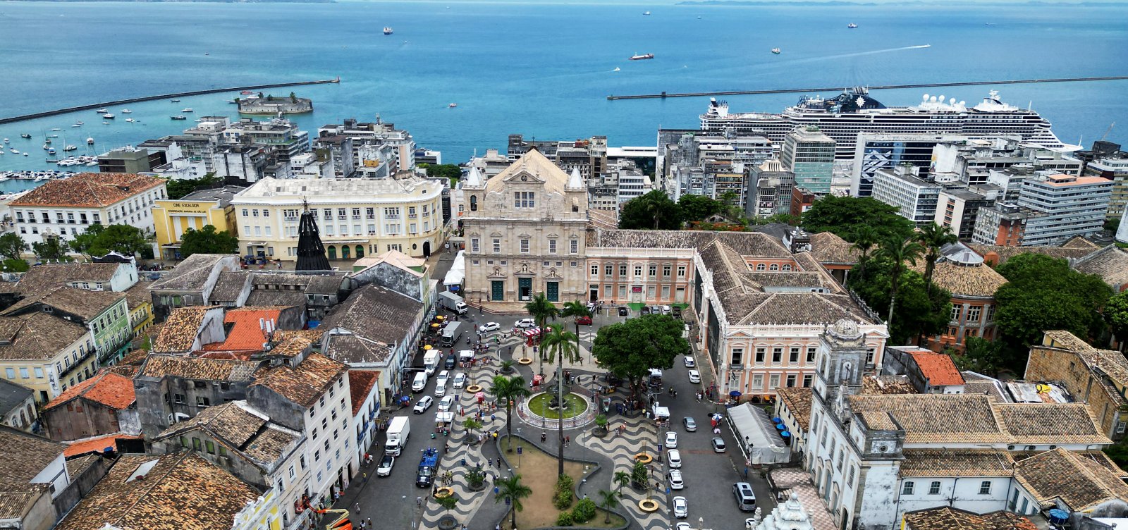 Sem baixa estação: Com novos voos e equipamentos culturais, turismo bate recordes em Salvador