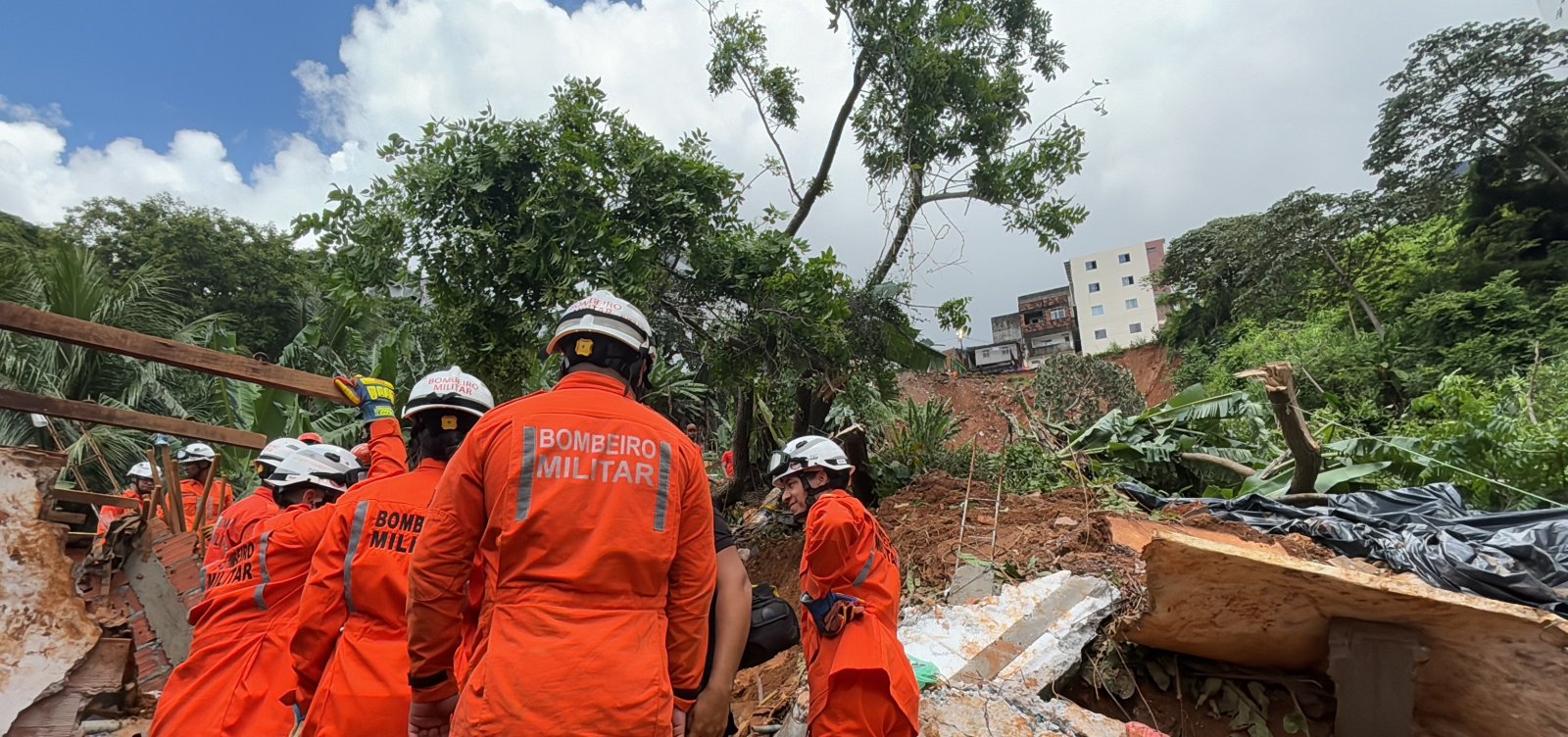 Mais de 300 ocorrências e uma morte são registradas pela chuva em 24h em Salvador