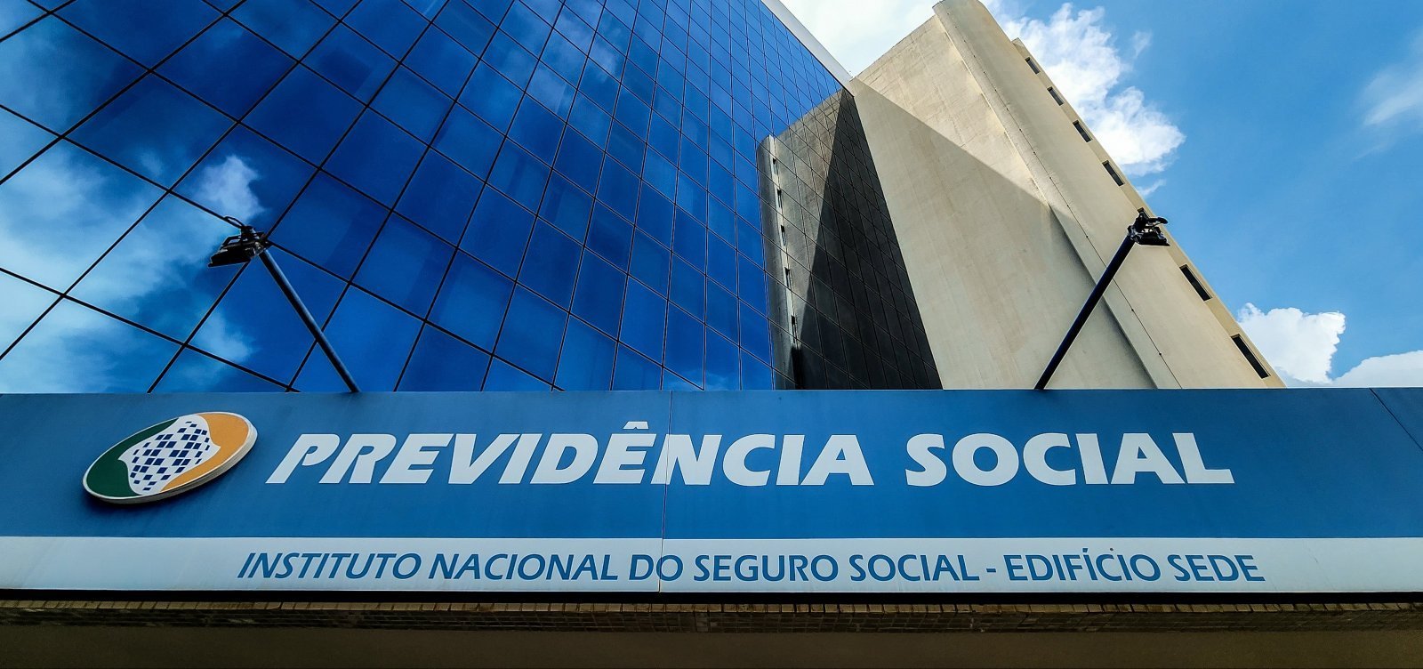 Cartão do INSS permite antecipação de R$ 150 do benefício sem juros