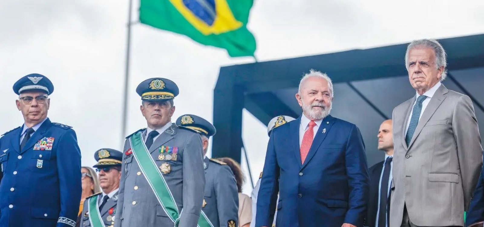 Militares pedem para Lula mais tempo para transição da nova regra de aposentadoria