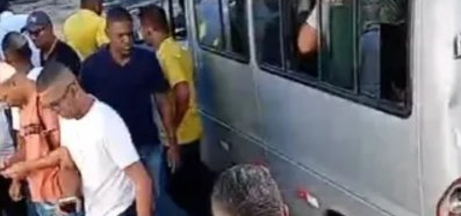 Acidente de trânsito deixa dois feridos em Salvador