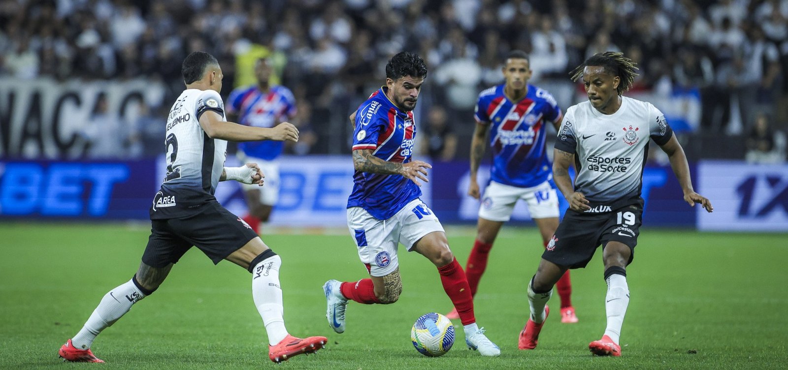 Com falhas individuais, Bahia perde para o Corinthians pela penúltima rodada do Brasileirão