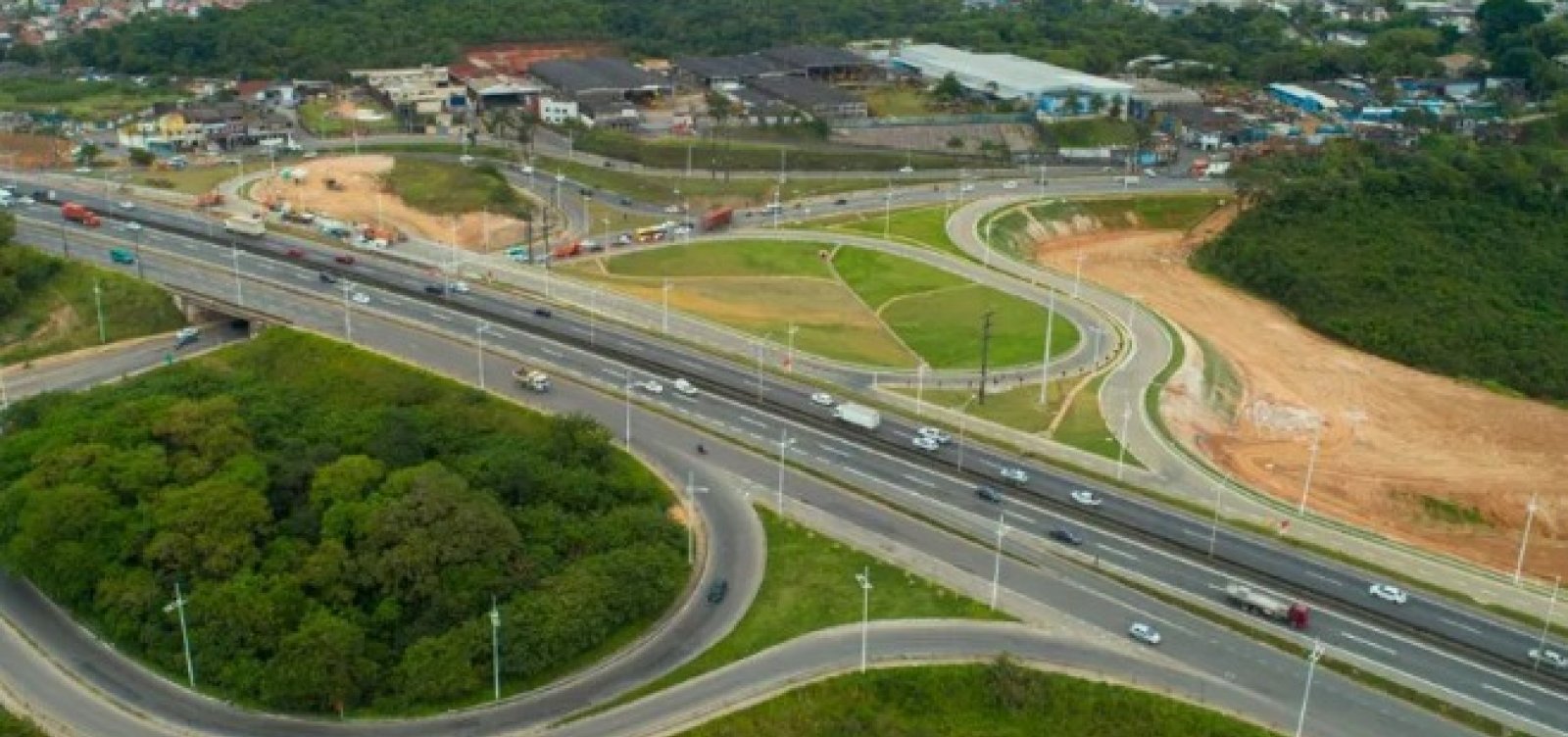 Tráfego na Estrada do Derba será temporariamente alterado nesta segunda e terça-feira