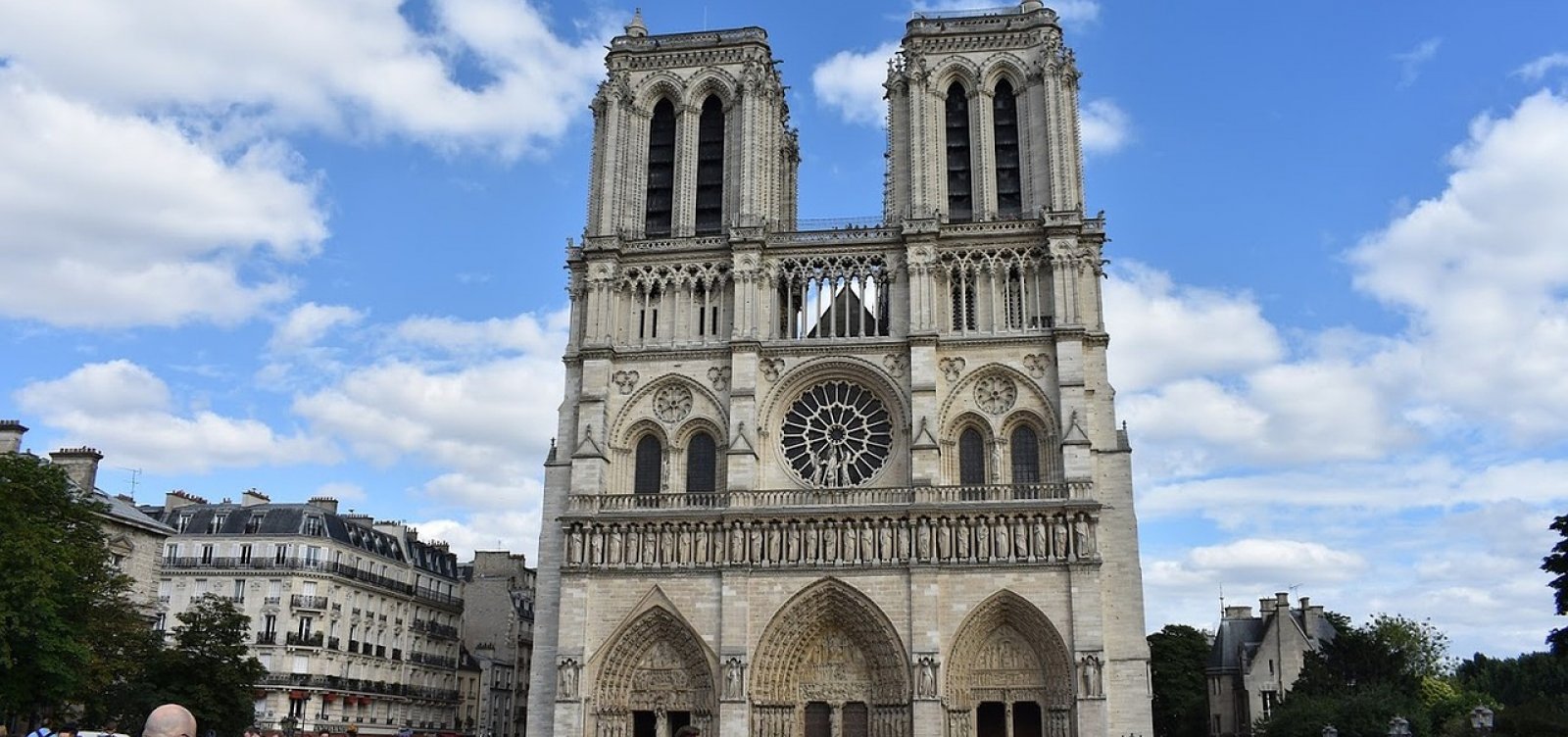 Catedral de Notre-Dame reabre ao público 5 anos após incêndio