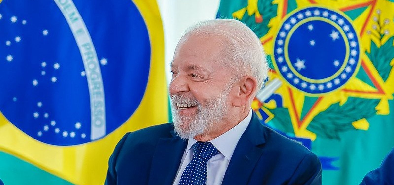 Lula passa por cirurgia às pressas após dores na cabeça