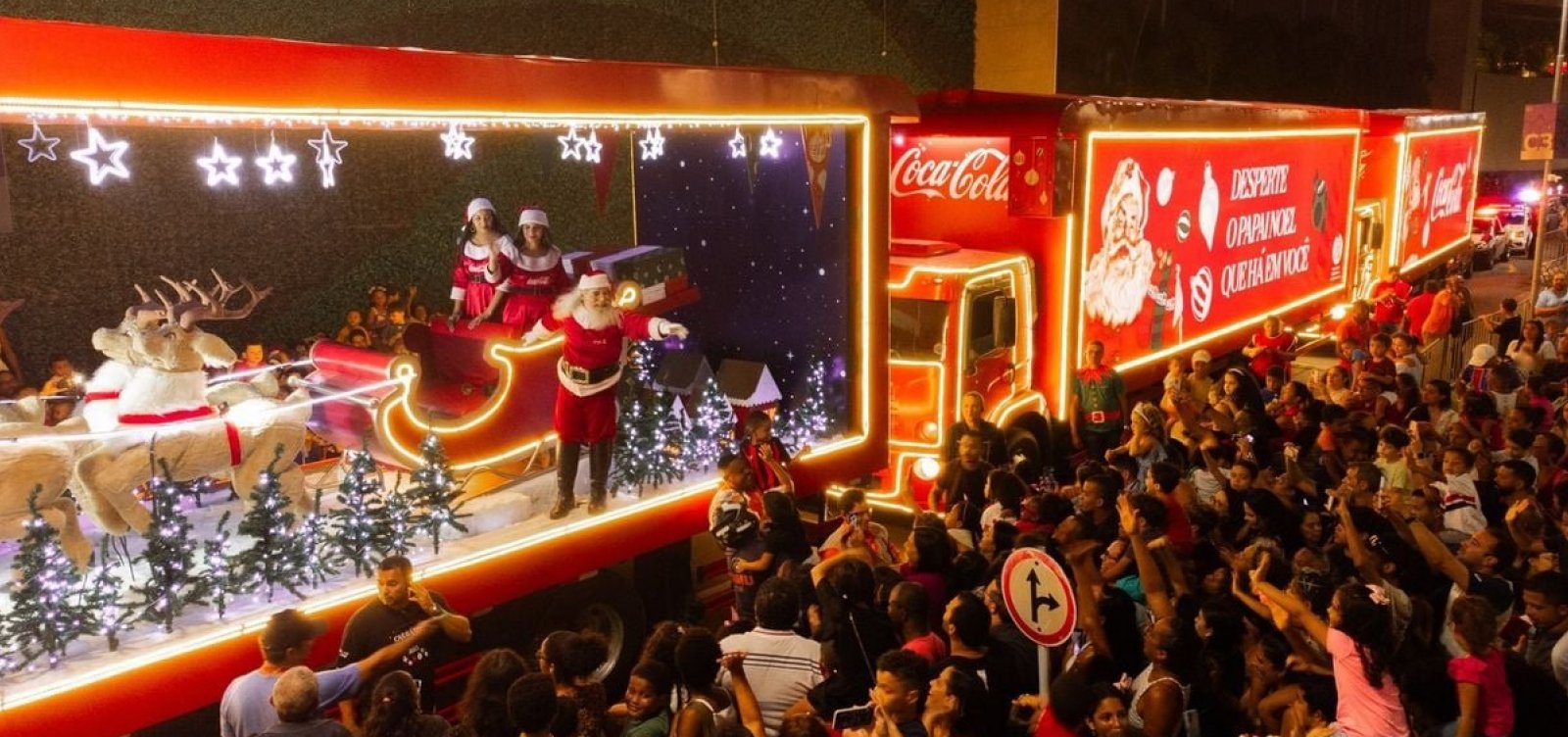 Caravana da Coca-Cola é interrompida e gera insatisfação entre moradores